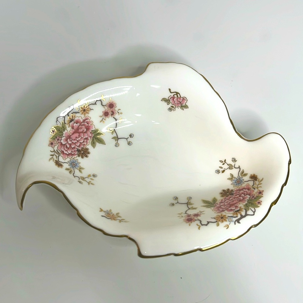 Royal Doulton Canton Leaf Shape Dish 1977